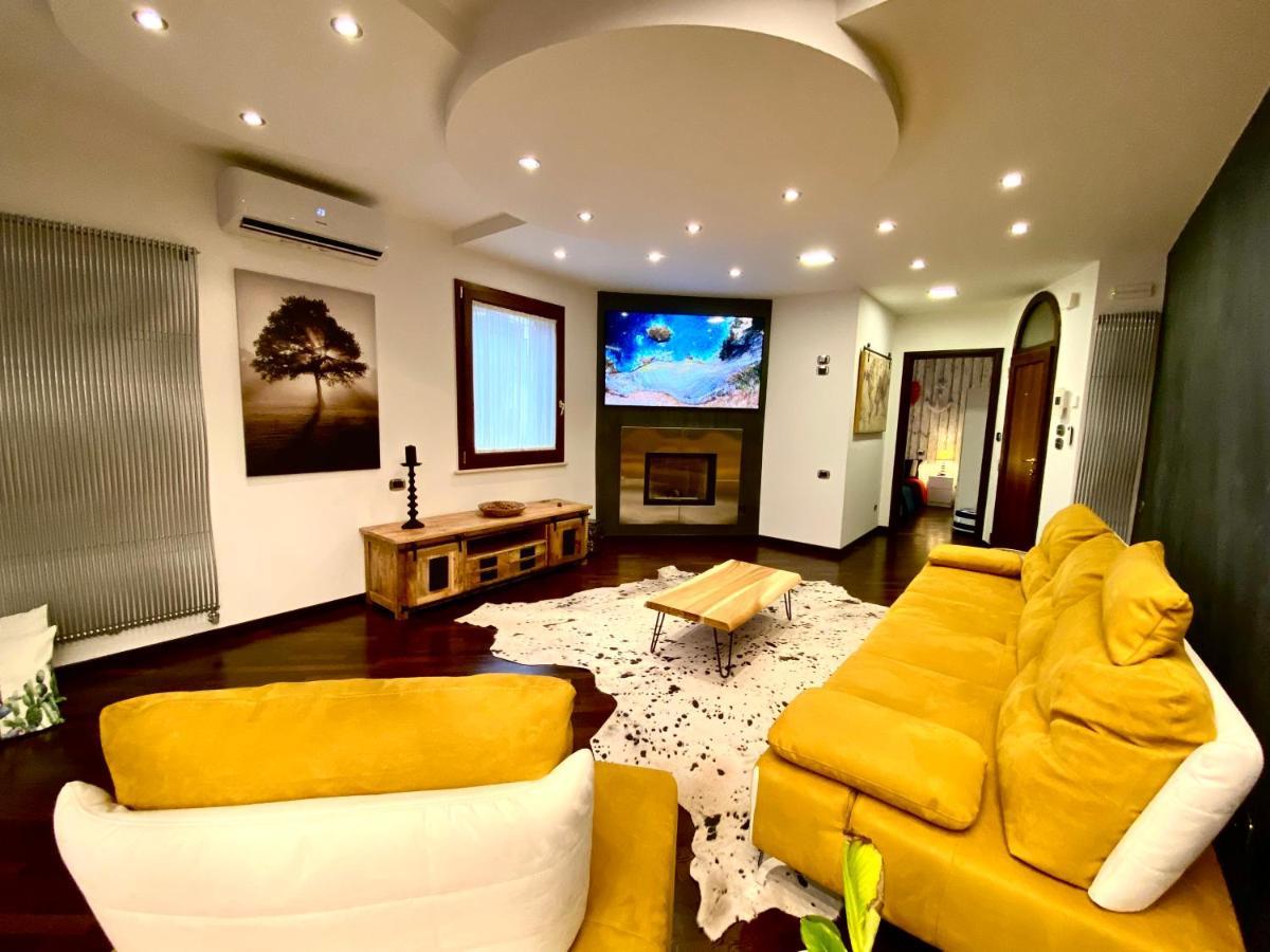 Wood Luxury House Apartment Pescara Exterior photo